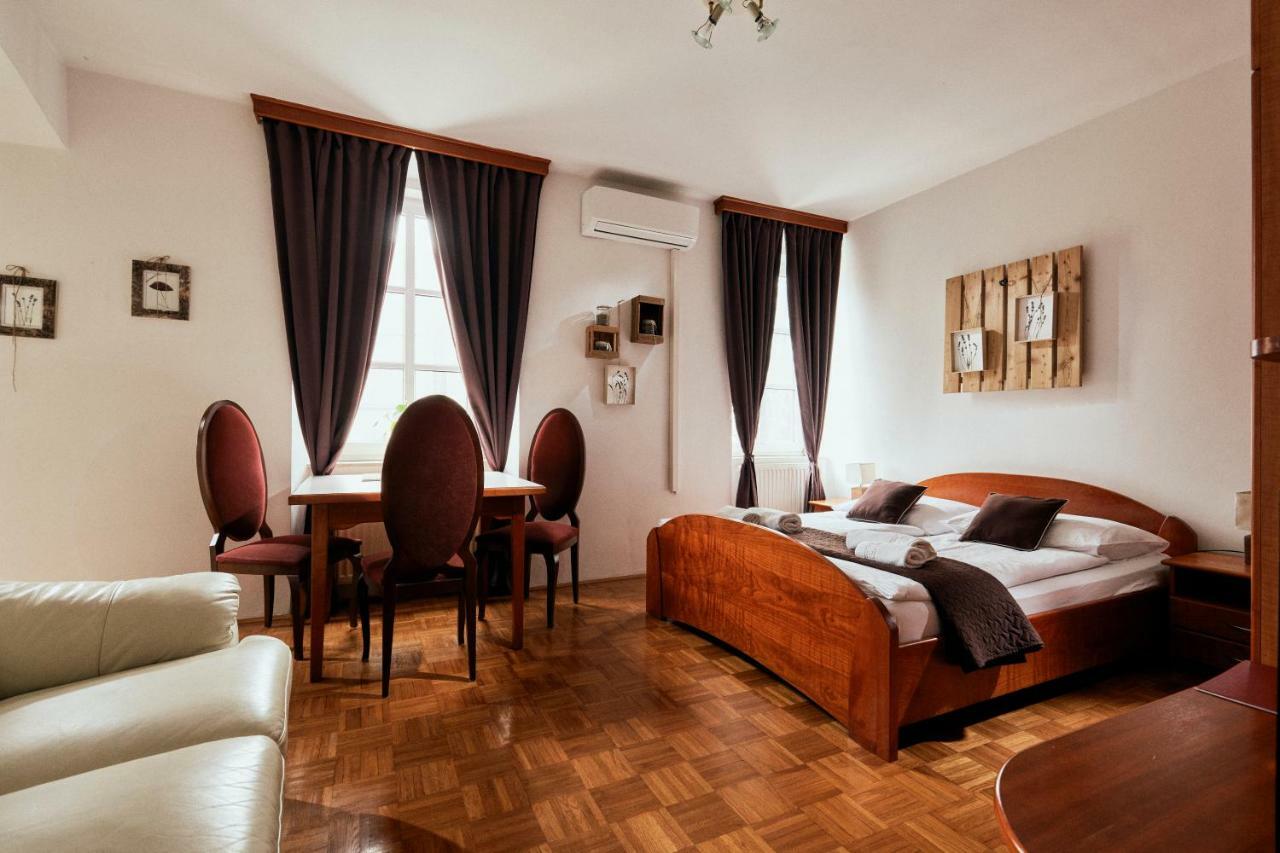 Rooms & Restaurant Ostarija دولينيسكي توبليتْسي المظهر الخارجي الصورة